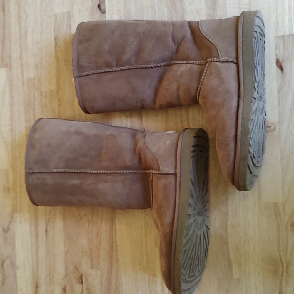 Unused UGG Tall Classic Size 7
